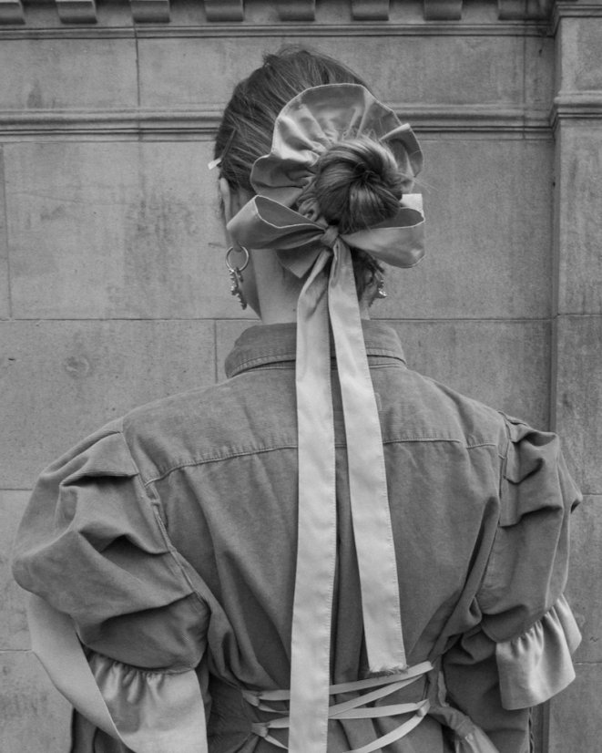 Čierna mašľa na drdol