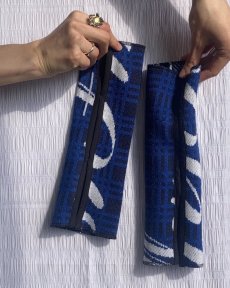 Tmavomodré obojstranné návleky na ruky