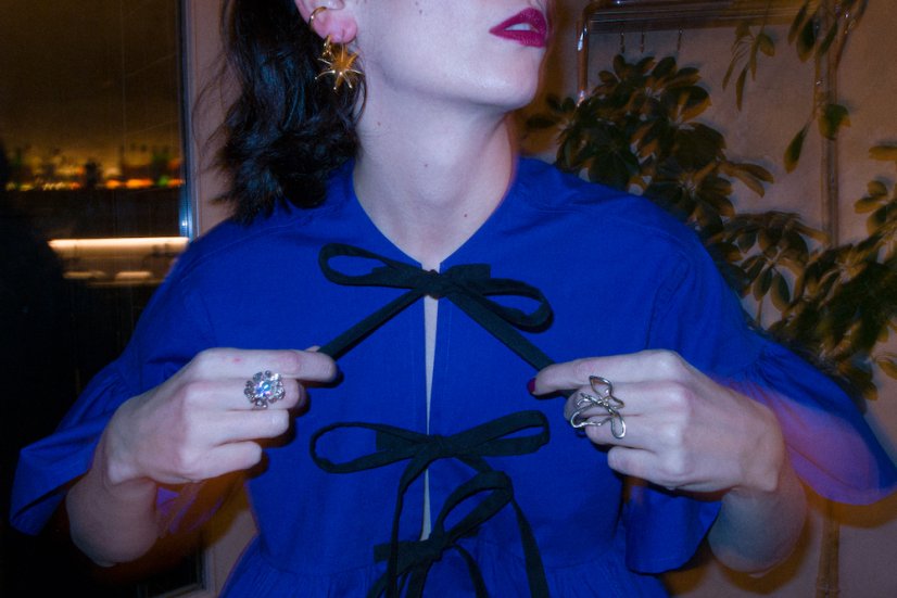 Kráľovská modrá košeľa s mašľami