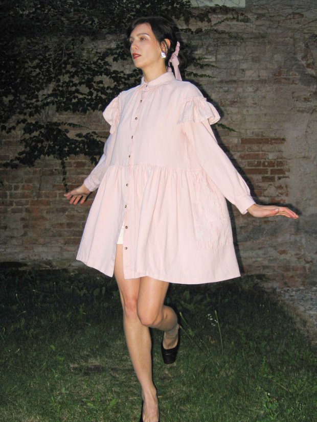 Ružové šaty s dlhým rukávom