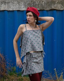 Bodkovaný top na ramienka