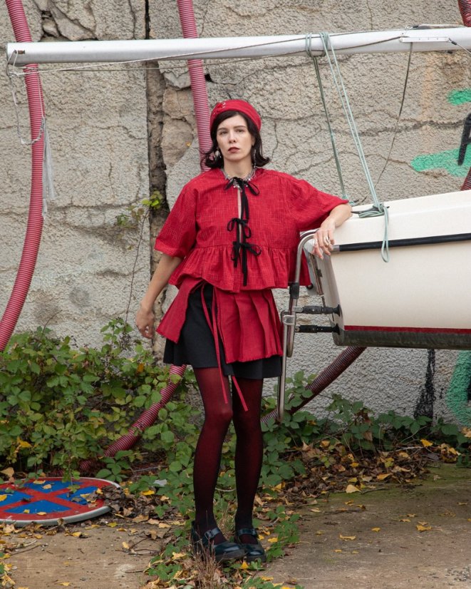 Červená volánová košeľa s mašľami