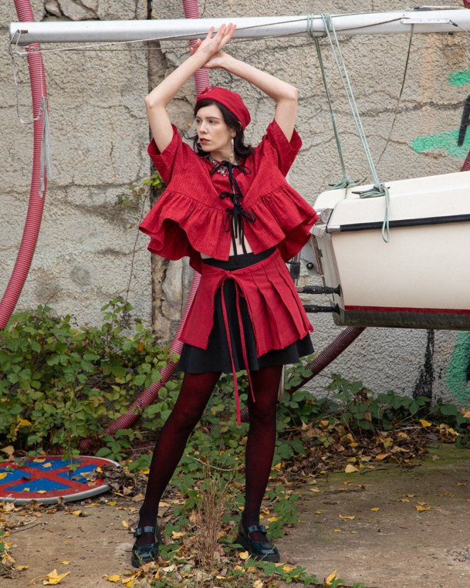 Červená volánová košeľa s mašľami