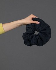 Čierna scrunchie gumička