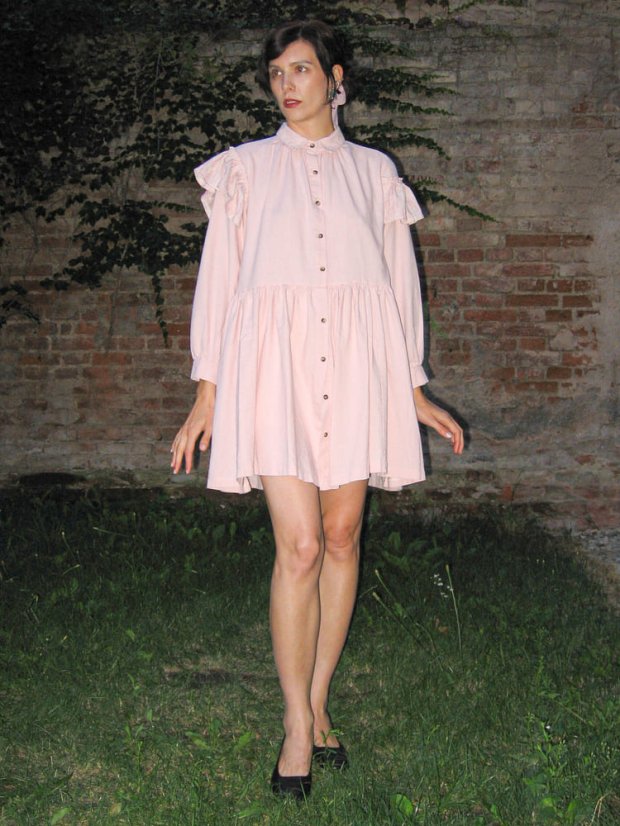 Ružové šaty s dlhým rukávom