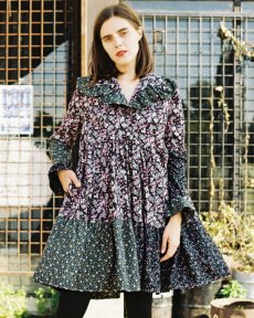 Kvetované šaty s dlhým rukávom