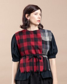 Červeno-čierna kockovaná vesta