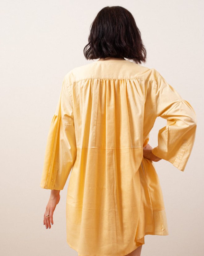 Voľné žlté šaty