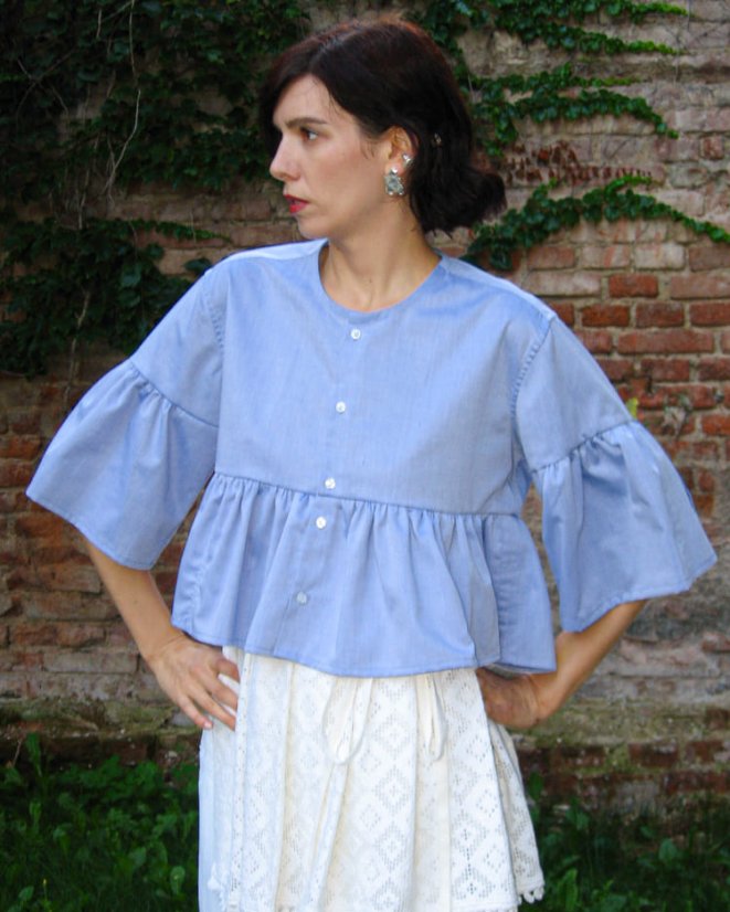 Modrá maxi volánová košeľa