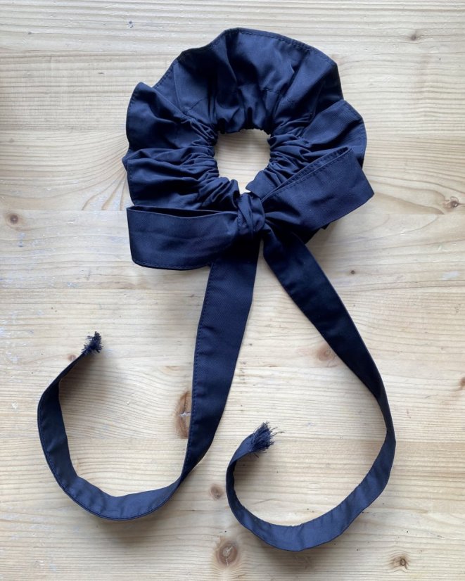 Čierna mašľa na drdol