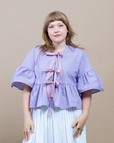 Čučoriedková maxi volánová košeľa s mašľami