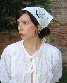 Biela krajková šatka