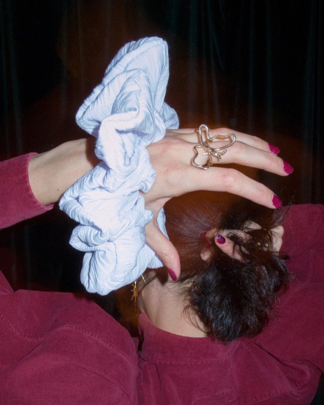 Biela scrunchie gumička