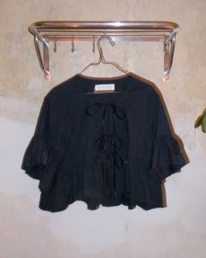 Čierna volánová košeľa s mašľami - menšia