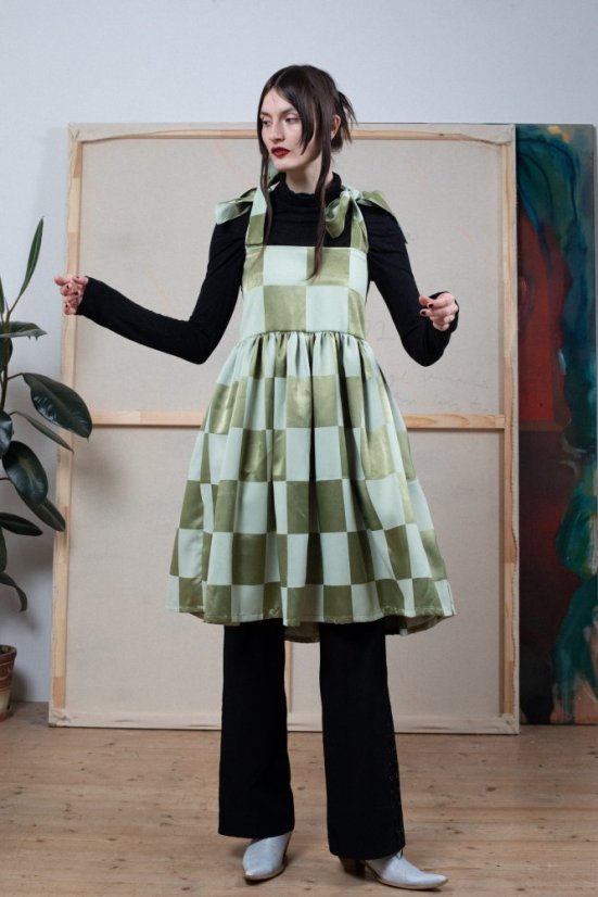Zelené šachovnicové šaty