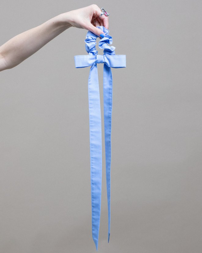 Modrá scrunchie mašľa