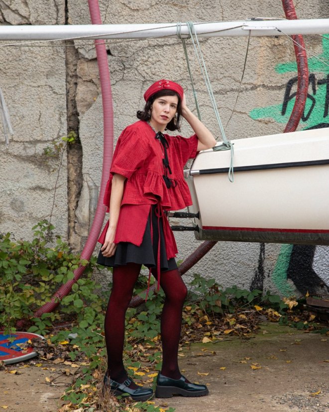 Červená volánová košeľa s mašľami