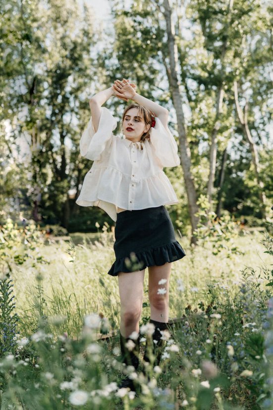 Svetlá ľanová maxi volánová košeľa