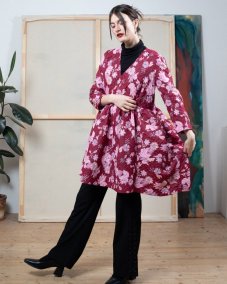 Prešívané zimné kvetované šaty