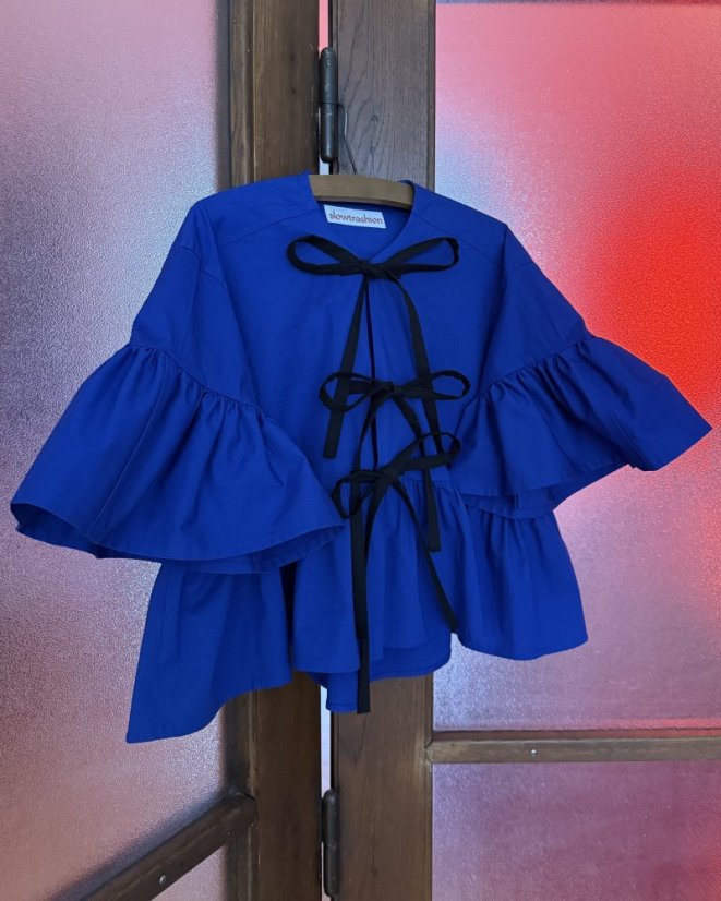 Kráľovská modrá košeľa s mašľami