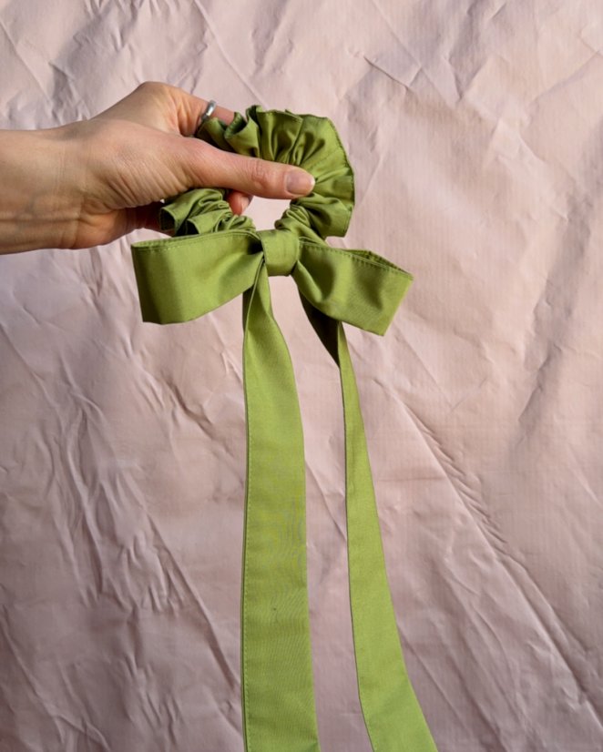 Zelená scrunchie mašľa