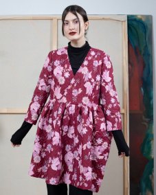 Prešívané zimné kvetované šaty