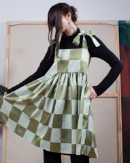 Zelené šachovnicové šaty