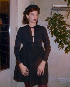 Čierne elegantné šaty s mašličkami