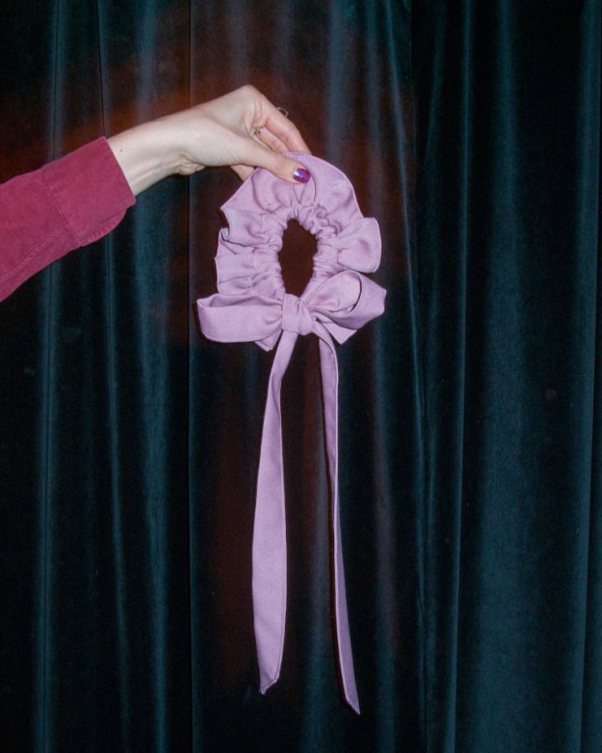 Ružová mašľa na drdol