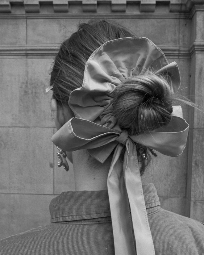 Čierna mašľa na drdol