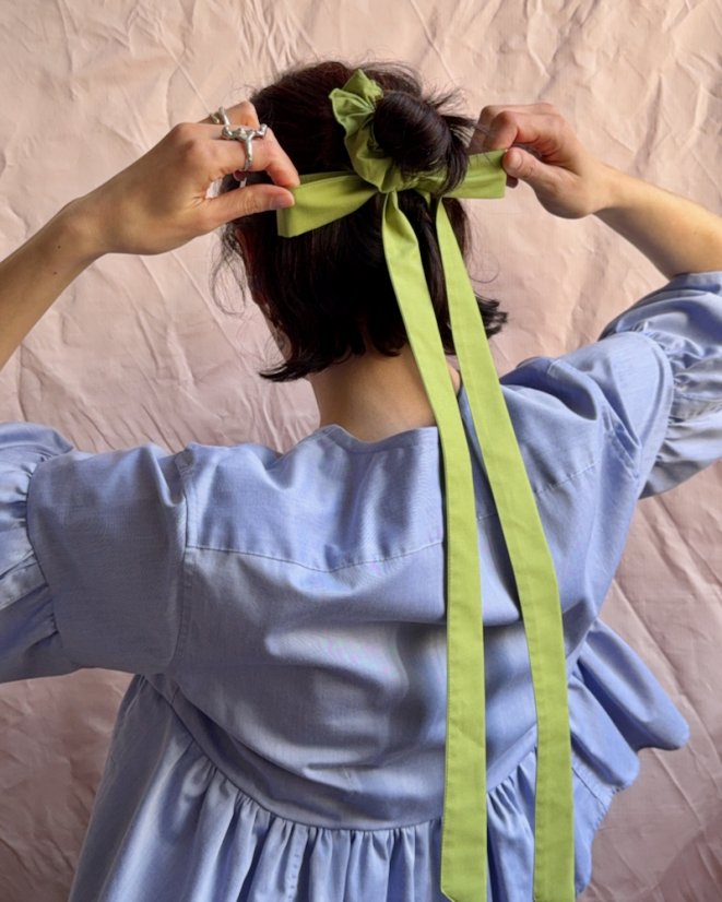 Zelená scrunchie mašľa