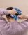 Modrá kockovaná scrunchie gumička