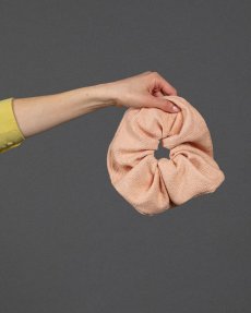 Hodvábna béžová gumička