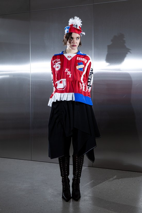 Čierna asymetrická sukňa