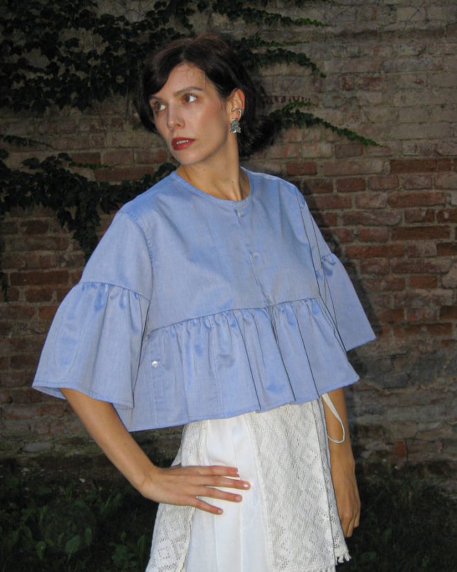 Modrá maxi volánová košeľa