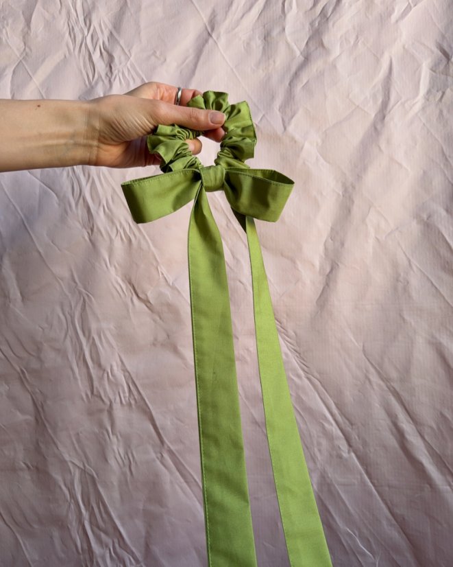 Zelená scrunchie mašľa