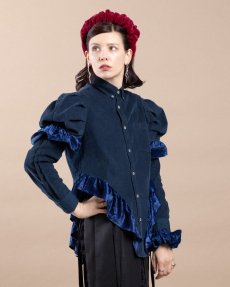 Modrá renesančná košeľa s volánmi