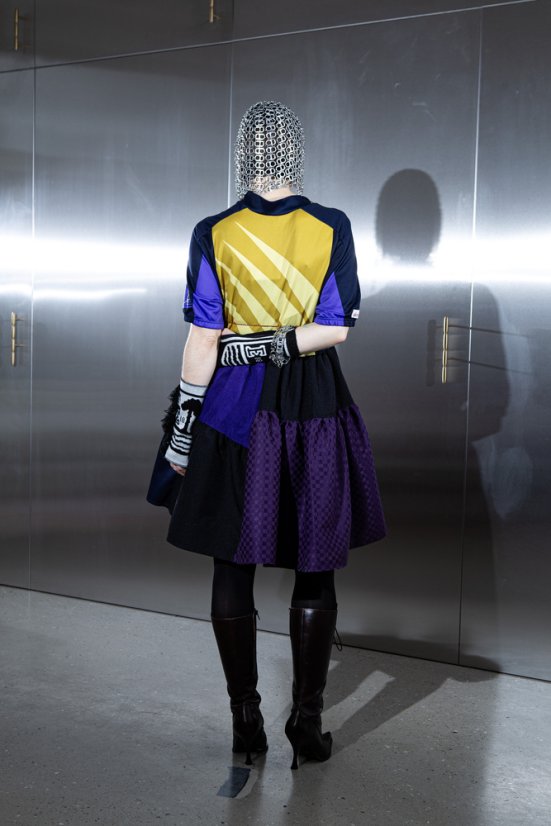 Fialové dresové šaty