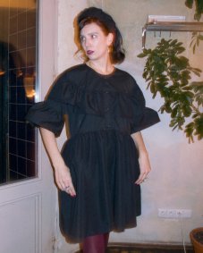 Čierne maxi volánové šaty