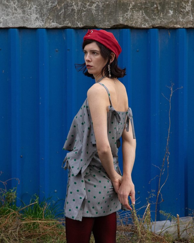 Bodkovaný top na ramienka