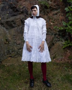 Biele krajkové šaty