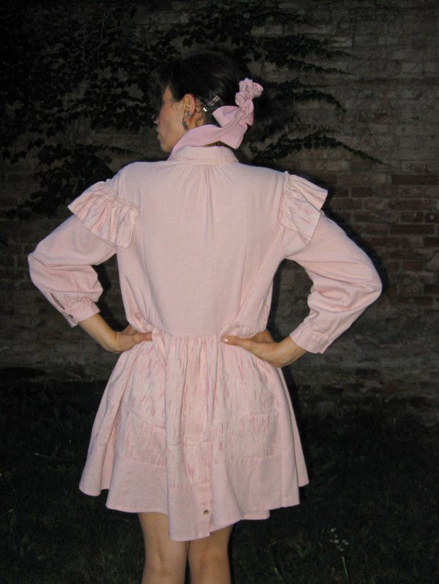 Ružové šaty s dlhým rukávom