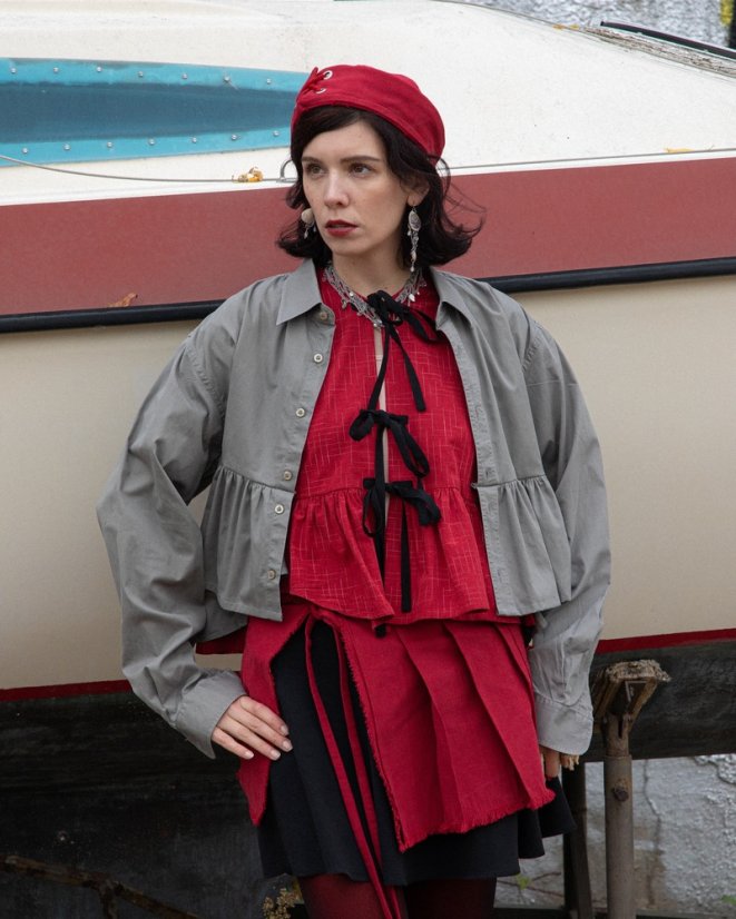 Červená volánová košeľa s mašľami