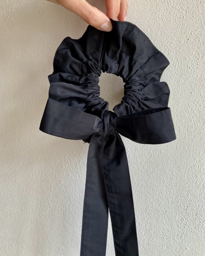 Čierna mašľa na drdol