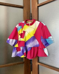 Ružový geometrický dres