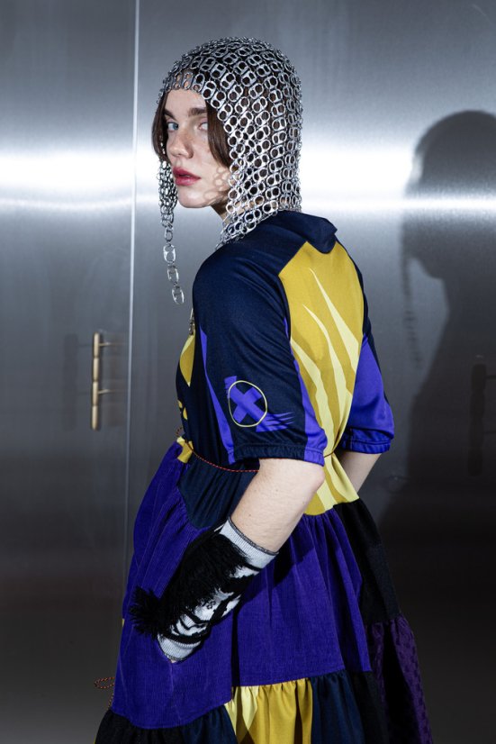 Fialové dresové šaty