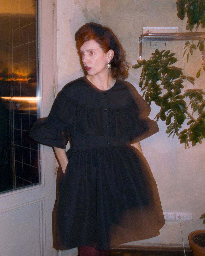 Čierne maxi volánové šaty