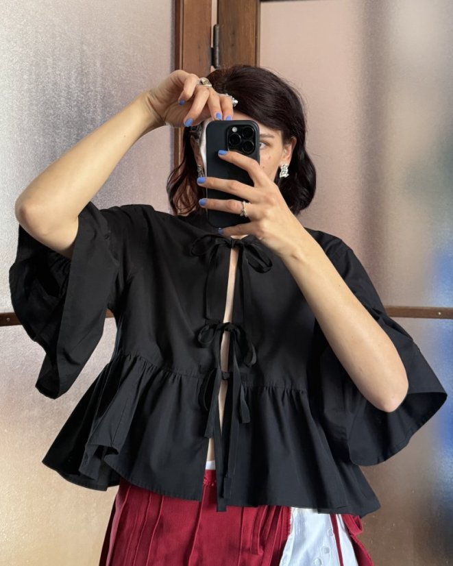 Čierna volánová košeľa s mašľami - väčšia