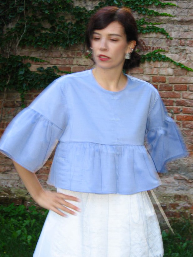 Modrá maxi volánová košeľa