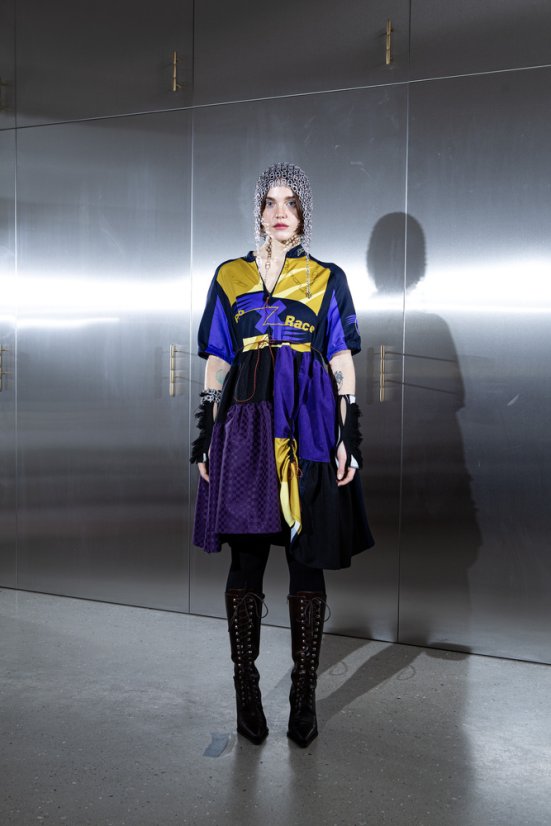 Fialové dresové šaty